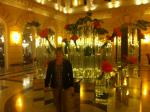 Fafa no lobby do hotel de Budapeste. 