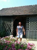 Visitando a casa de Santa Terezinha em Lisieux.