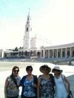 Na praça da Basílica de Nossa Senhora de Fátima.