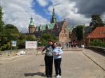 Visitando o castelo, em Copenhagen. 