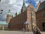 Visitando o castelo, em Copenhagen. 