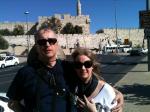Pelas ruas de Jerusalém, em frente à Torre de David