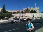 Pelas ruas de Jerusalém, em frente à Torre de David