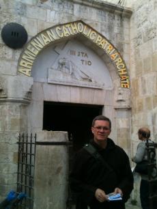 Parada em uma das estações da Via Dolorosa