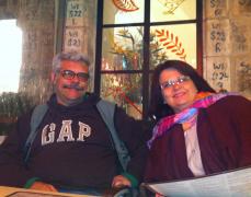 Confraternizando num bar de Jerusalém