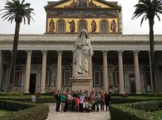 Na visita à Basïlica de São Paulo, em Roma