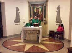 O nosso Pe. Leonardo Pereira na nossa última celebração da viagem, em Roma