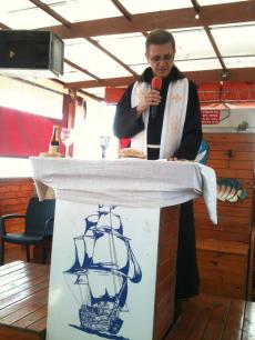 Celebrando Missa na Barca, no Mar da Galiléia