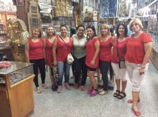 O Rei Tut com as Meninas in Red