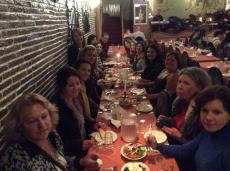 No jantar típico grego em Atenas