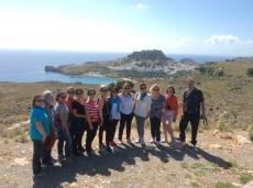 Grupo com a cidade de Lindos como cenário (Rhodes)