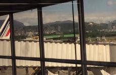Vista do aeroporto a Igreja da Penha, no Rio