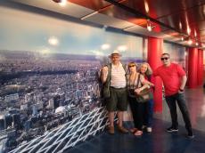 Saindo da CN Tower, em Toronto. 