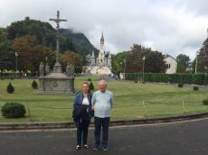 Na visita ao Santuário de N. Sra. de Lourdes