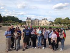 Grupo nos jardins de Luxemburgo. 
