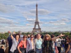 Com a Torre Eiffel. 