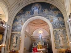 Missa na Capela da Medalha Milagrosa, em Paris. 