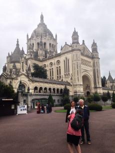 Dia de conhecermos a Basílica de Santa Teresinha do Menino Jesus, em Lisieux.