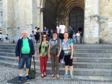 Na frente da Catedral de Lisboa