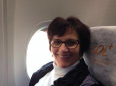 Olga no avião em Porto Alegre.