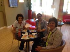 Almoçando no hotel de Milão. 