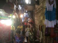 Grupo percorrendo a Via Dolorosa