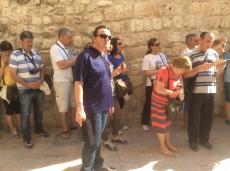 Grupo percorrendo a Via Dolorosa