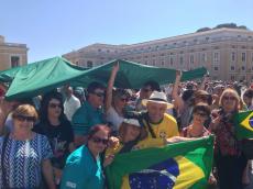 Aguardando o Papa Francisco. 