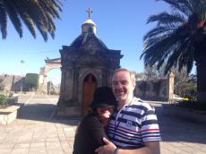 Em frente à Igreja Nossa Sra. dos Remédios.