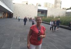 No Museu de Antropologia.
