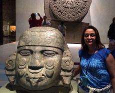 No Museu de Antropologia.