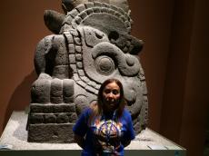 No Museu de Antropologia.
