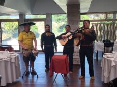 No almoço com os mariachis. 