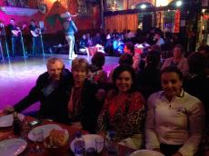 Jantar com show folclórico. 
