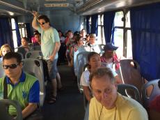 Grupo em ônibus urbano em Acapulco