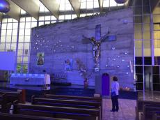 Interior da Igreja Nossa Sra. de Fátima, em Goiânia. 