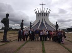 Grupo na Catedral de Brasília