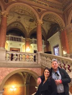  Visitando a ópera de Budapeste.