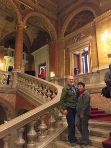  Visitando a ópera de Budapeste.