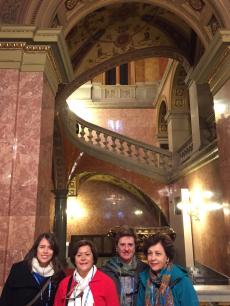  Visitando a ópera de Budapeste.