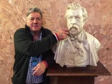  Visitando a ópera de Budapeste.