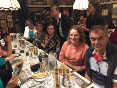 No jantar de boas-vindas em Viena. 