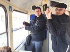 Andando de trem em Praga. 