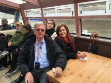 Passeando de barco em São Petersburgo. 