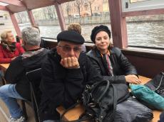 Passeando de barco em São Petersburgo. 