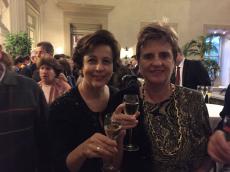 Curtindo um champagne no intervalo do concerto de Mozart e Strauss. 