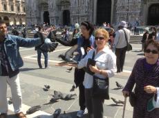 Na praça da Duomo, em Milão