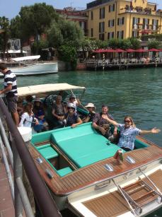 Passeando de barco em Sirmione