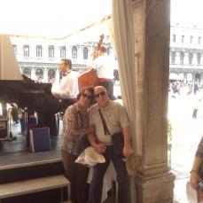 Apreciando boa música na Praça de San Marco