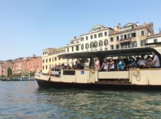 Passeando de Gôndole em Veneza